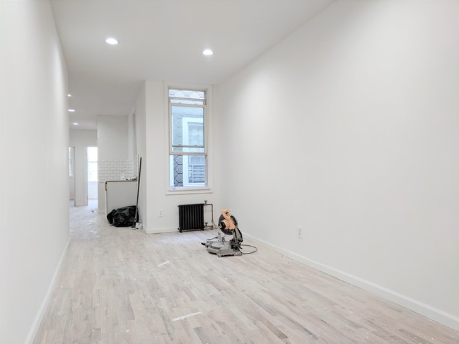 Foto del edificio - 18-18 Dekalb Ave