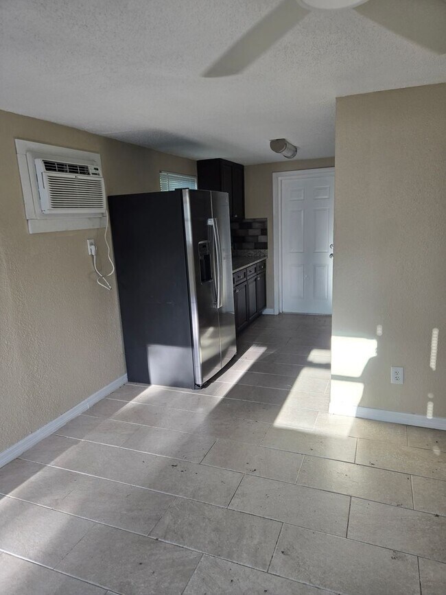 Foto del edificio - 2 BEDROOM 1 BATH NEAR USF