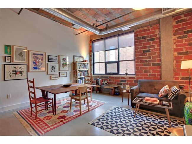 Foto del edificio - 718 N Washington Ave