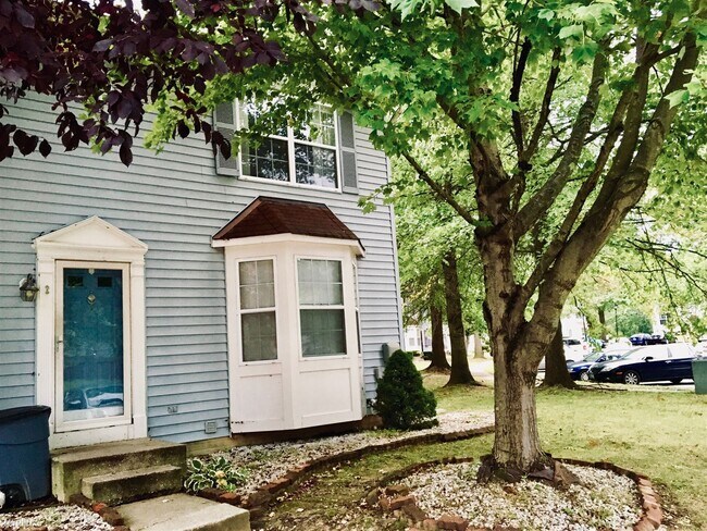 Building Photo - 3 br, 3.5 bath Townhome - 2 Cherry Tree Ct