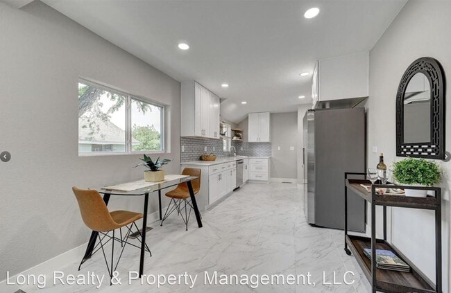 Building Photo - 3 br, 2 bath House - 532 East 13th Street
