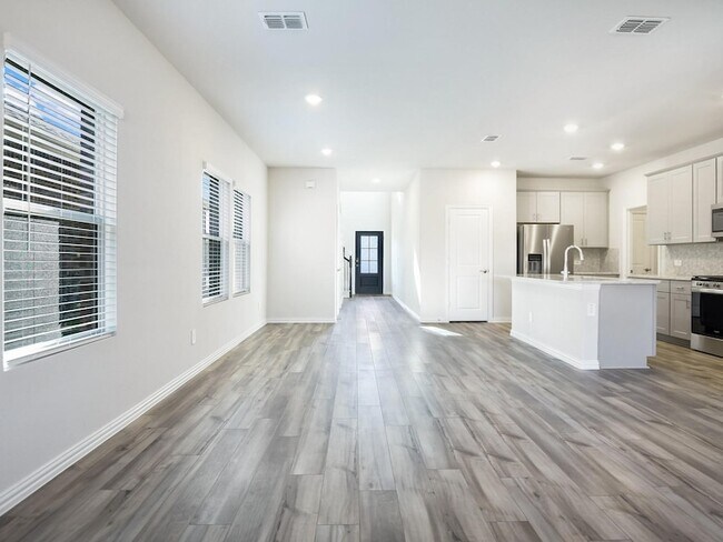 Foto del edificio - 208 Goosewood Dr