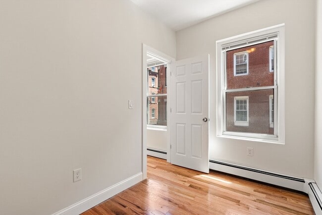 Building Photo - 159 Salem St