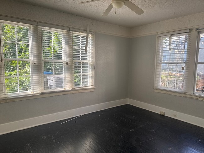 Foto del edificio - Now Renting! Close to Summervilile and Med...
