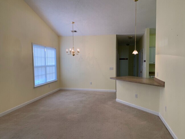 Building Photo - *SPECIAL* Spacious 3 Bedroom Condo in Caro...