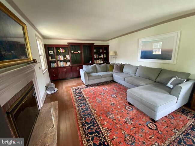 Foto del edificio - 2528 Huntington Ln