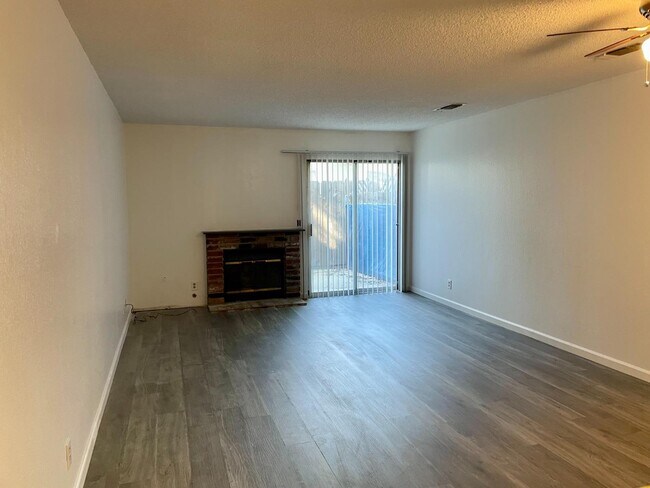 Foto del edificio - 112 N Lemoore Ave