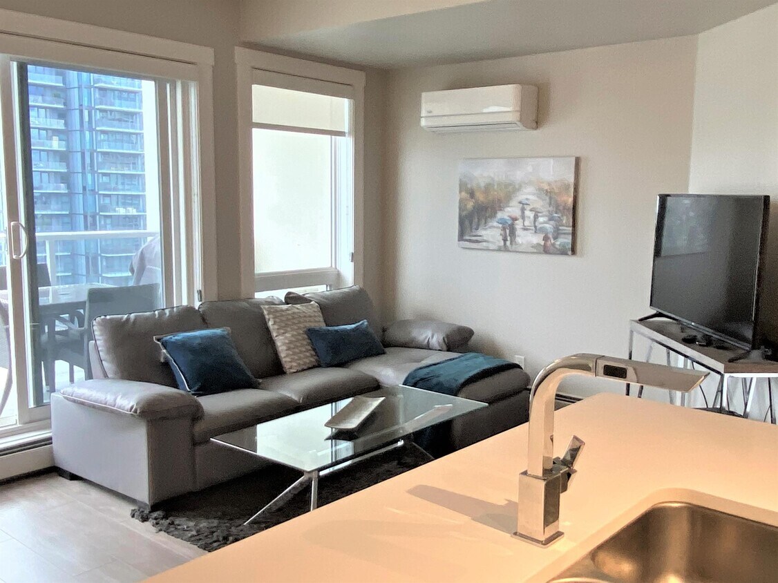 104102102 102 Ave NW, Edmonton, AB T5J 0B4 Townhouse for Rent in