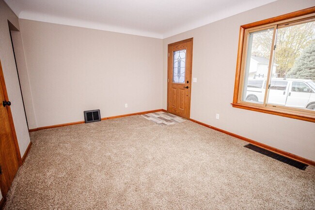 Foto del edificio - Beautifully remodeled two bedroom home for rent. Central A/C, updated kitchen an bathroom, new fl...