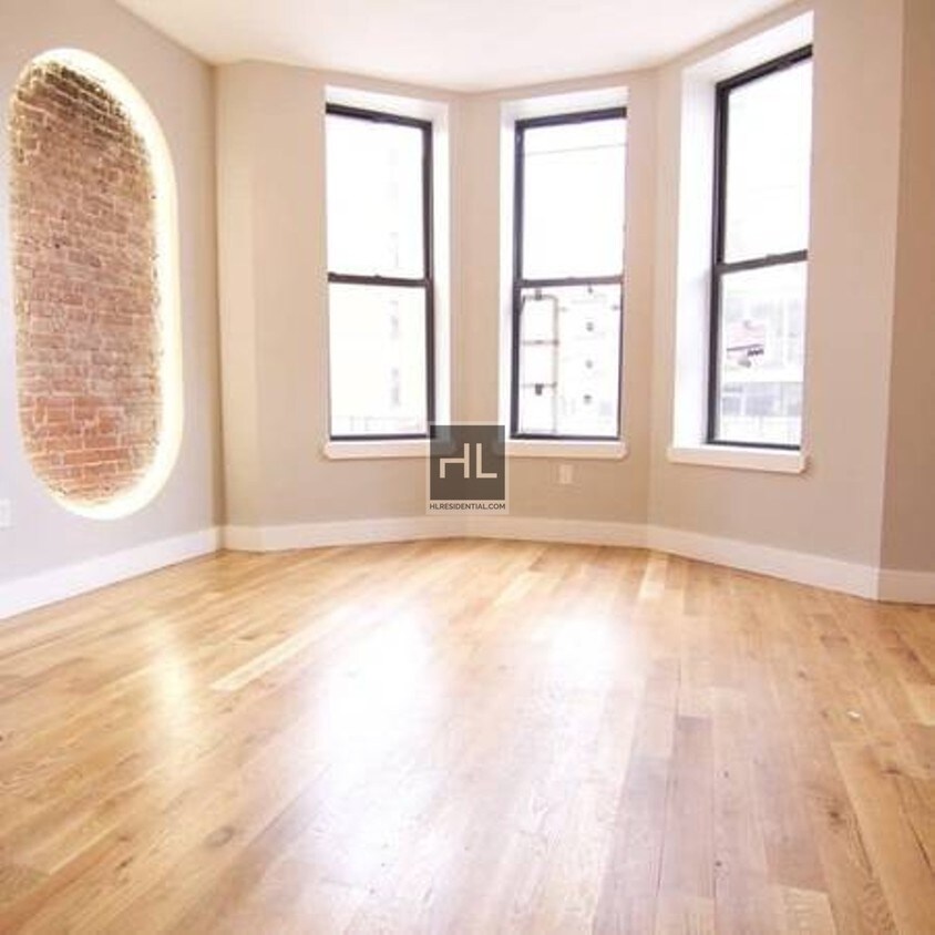 Primary Photo - SPENCER COURT