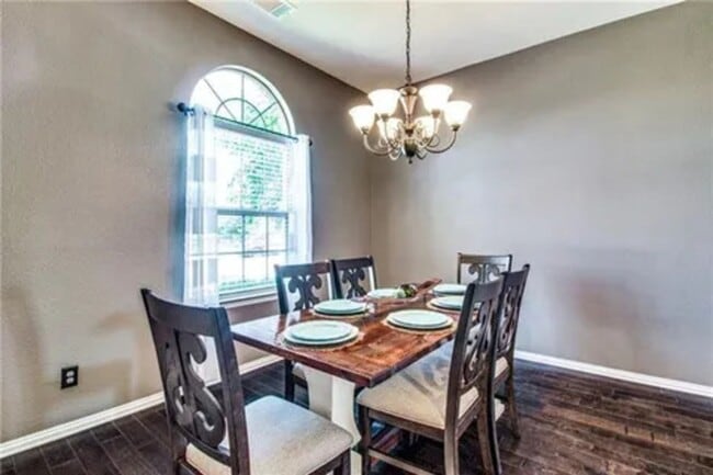 Building Photo - 1720 Rosson Rd