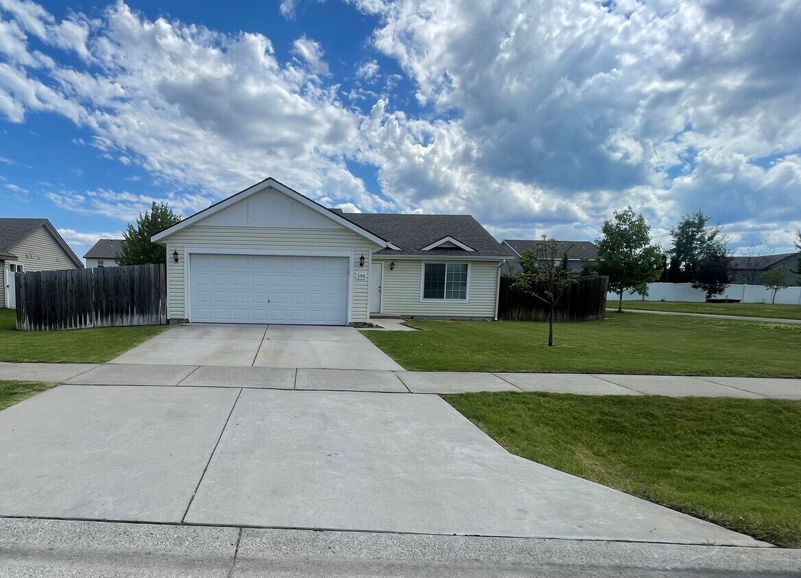 Foto principal - Stunning Ranch Style Home in Coeur D Alene...