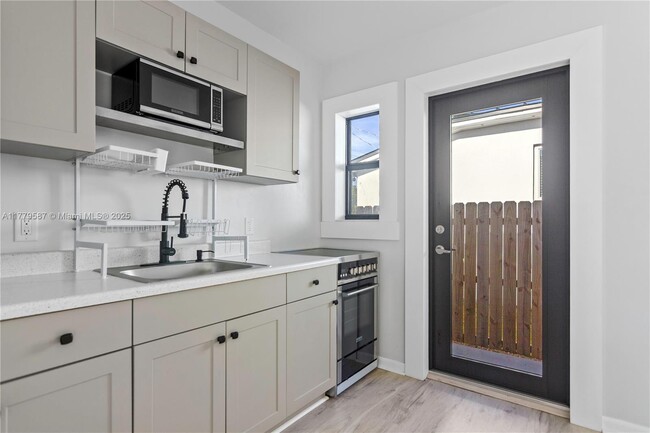 Foto del edificio - 2353 SW 31st Ave