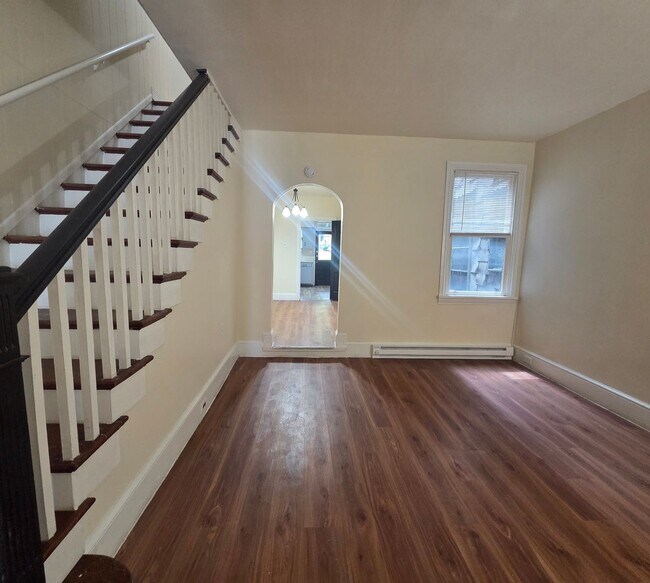 Foto del edificio - 5 to 6 Bedroom House