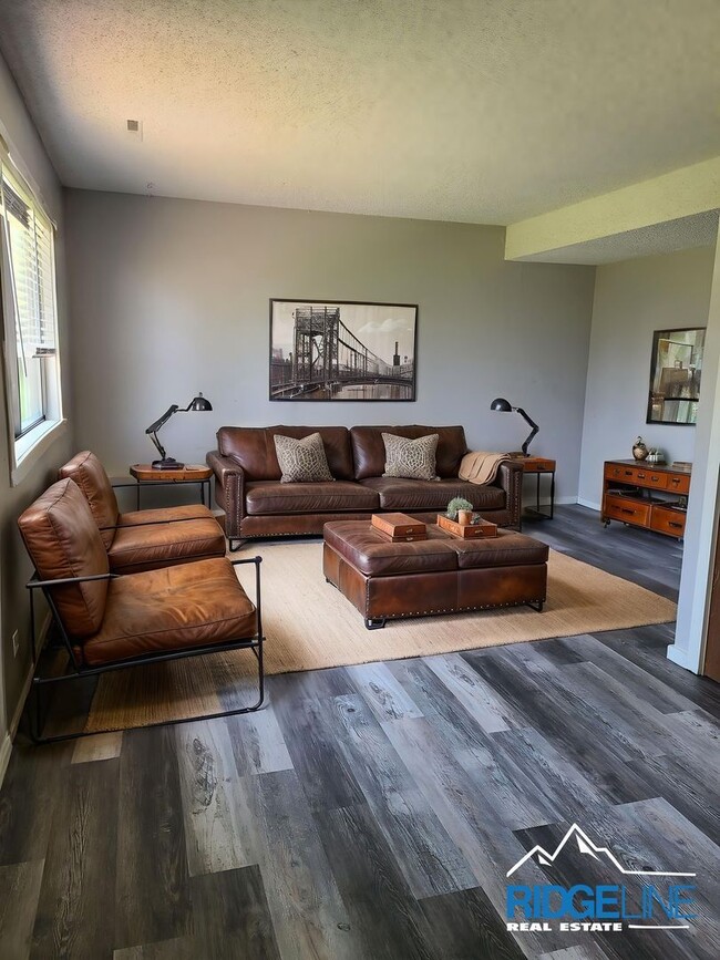 Building Photo - 623 Willow Creek Ct