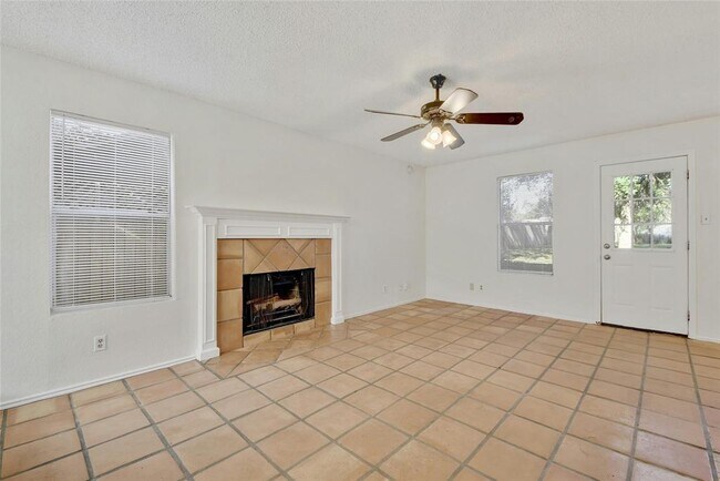 Building Photo - 6102 Parkwood Dr