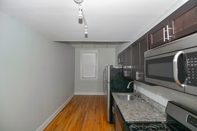 Building Photo - 4040 N Ashland Ave