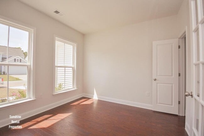 Foto del edificio - 2588 Great Scott Dr