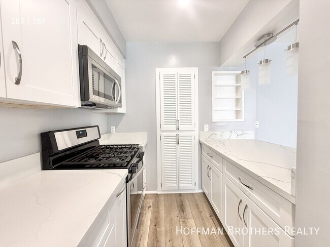 Foto del edificio - 1220 N Harper Ave