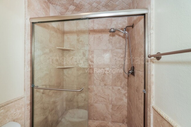 Building Photo - 357 Hazelnut Ln