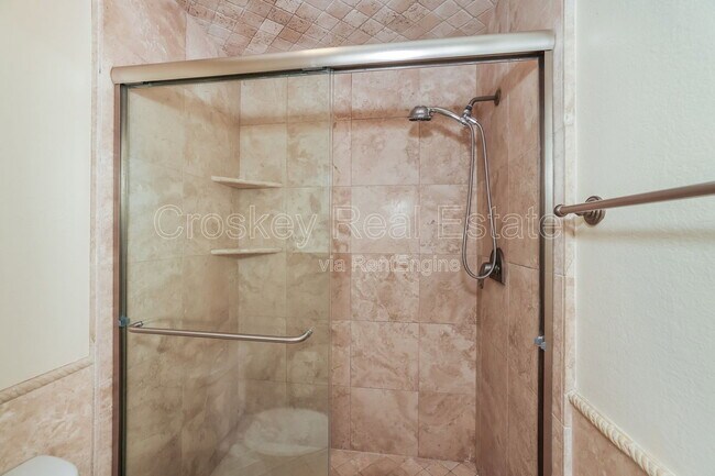 Foto del edificio - 357 Hazelnut Ln