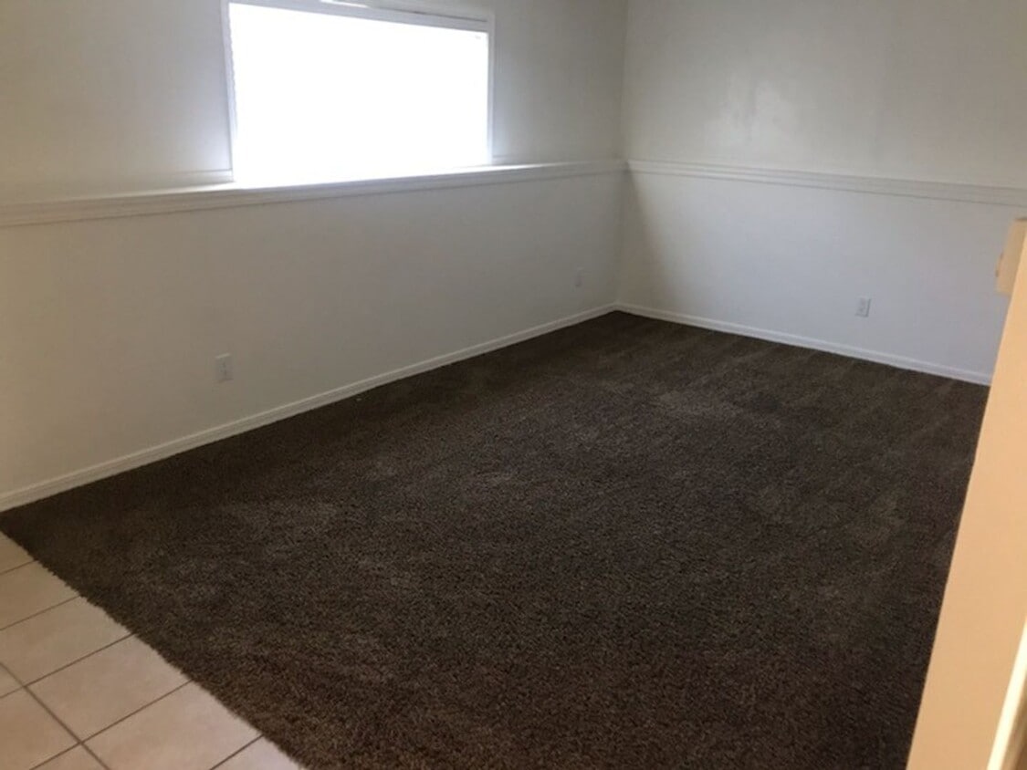 Foto del edificio - 2 bed, 1 bath unit with 2 car garage in Idaho Falls! CALL TYE 208-313-6062 WITH ANY QUESTIONS