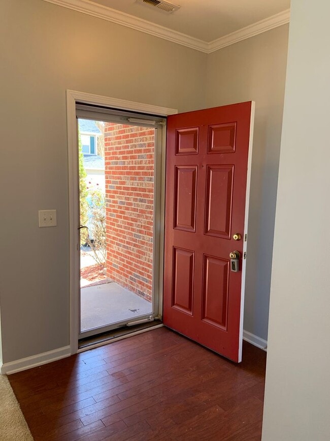 Building Photo - Updated 3 Bedroom Townhome in Whitsett