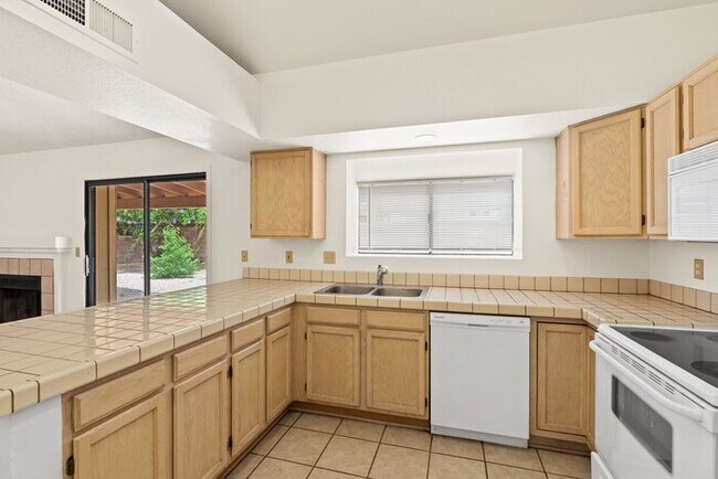 Building Photo - 2770 W Camino De La Joya