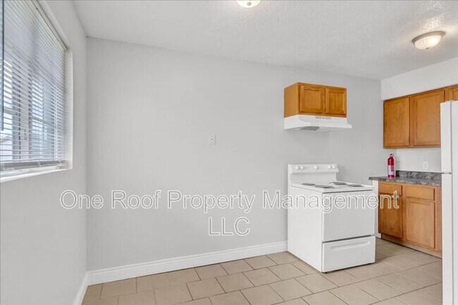 Building Photo - 2000 Chateau Dr