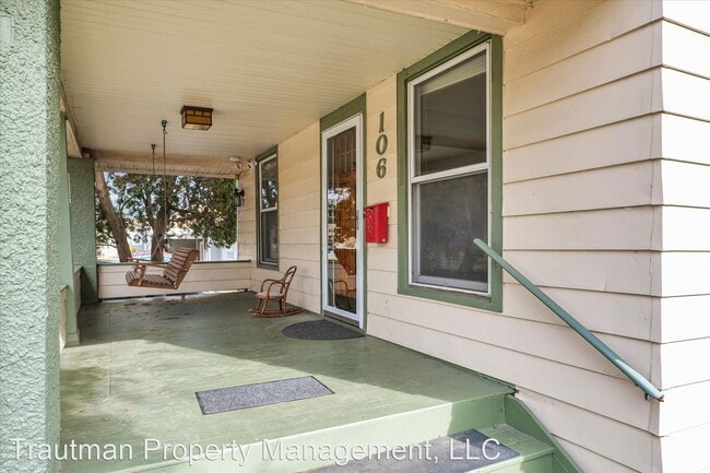 Building Photo - 3 br, 1.5 bath House - 106 N. Russell St.