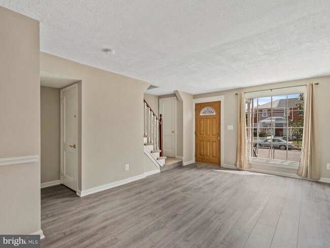 Foto del edificio - 7946 St Claire Ln