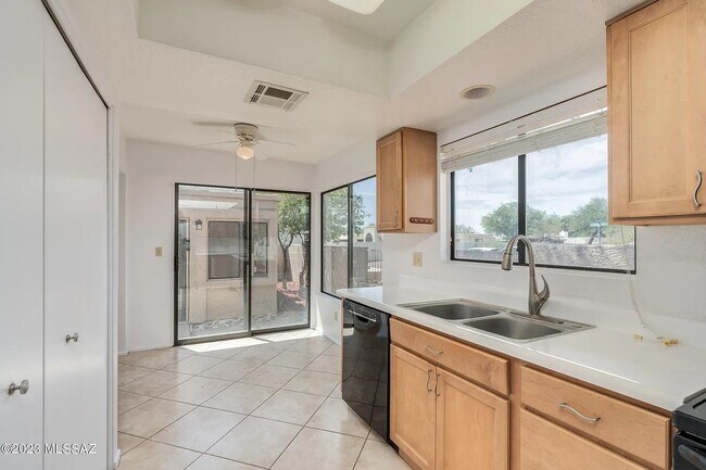 Building Photo - 4461 E Bullrush Ln