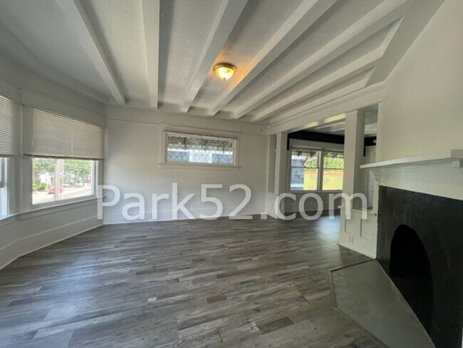 Building Photo - 1408 S 6th Ave