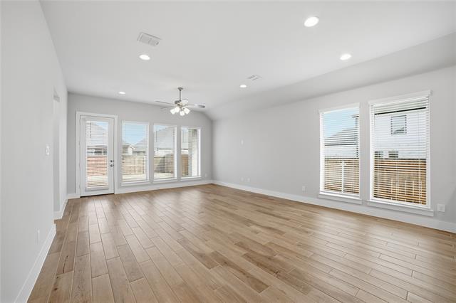 Foto del edificio - 3053 Elmwood St