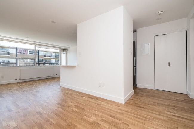 Building Photo - 150 The Donway