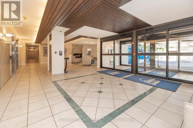 Photo du bâtiment - 1025 Richmond Rd