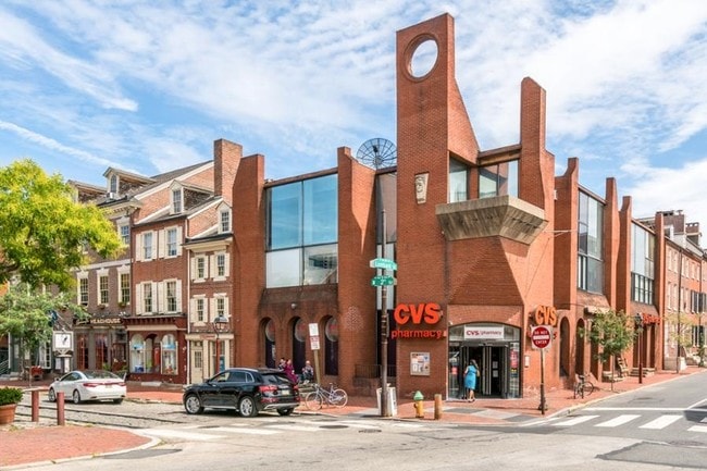 Building Photo - 122 Lombard St