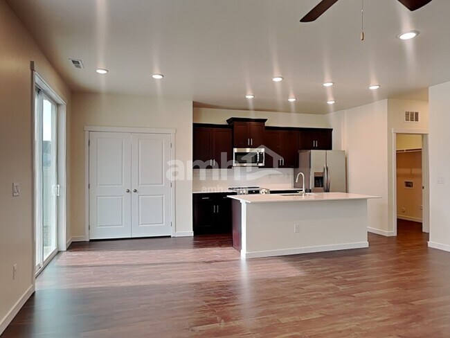 Foto del edificio - 1496 N Garnet Creek Ave