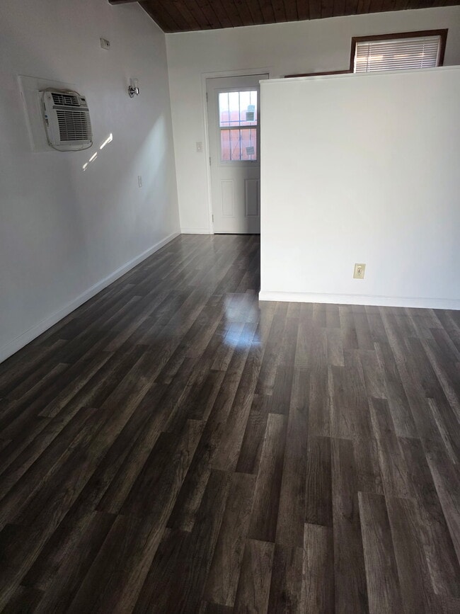 Building Photo - 3250 1/2 Walnut Grove Ave