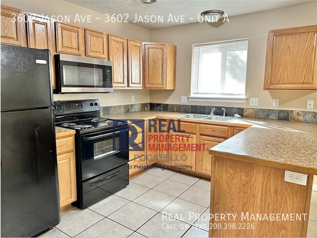 Building Photo - 3 Bed/ 1.5 bath duplex - Pets negotiable