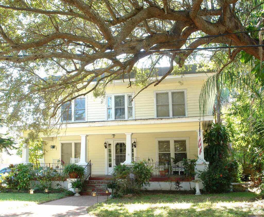 Building Photo - 3002 W Bay View Ave