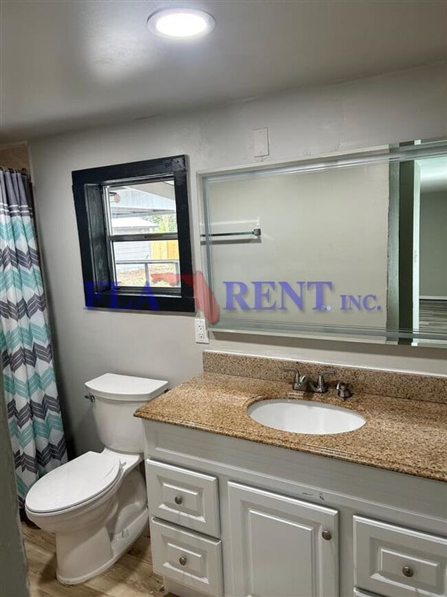Foto del edificio - **3/2 lovely home with separate 1/1 In law suite**