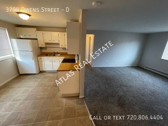 Building Photo - Spacious 2 Bedroom 1 Bath! Right Down The ...