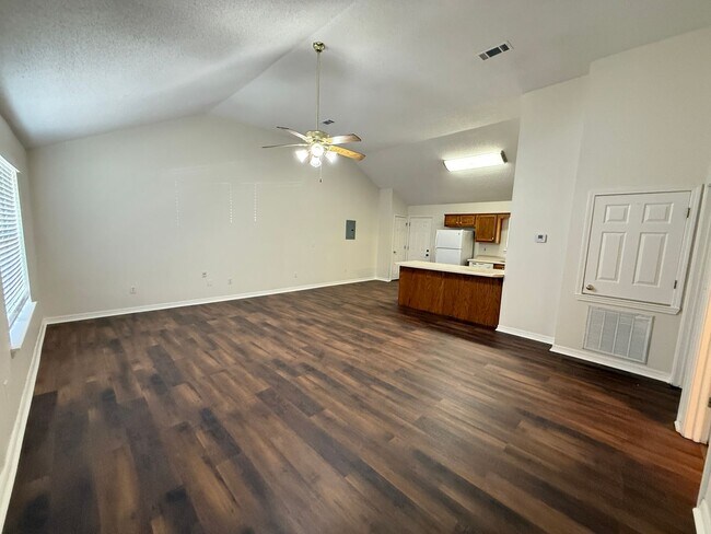 Building Photo - 2BR/2BA House For Rent