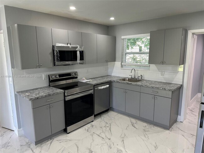 Foto del edificio - 810 NW 40th St