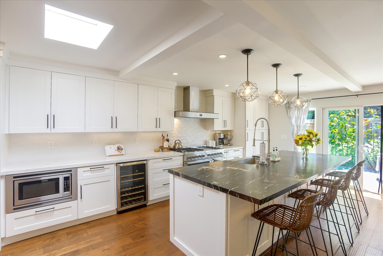 Kitchen - 1431 Young St