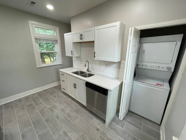 Cocina + Lavadora y secadora - 533 Lilley Ave