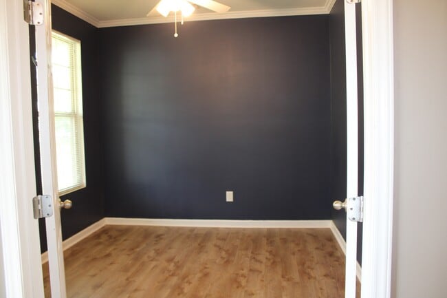Building Photo - 138 Lyonshall St
