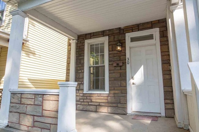 Foto del edificio - 30 E Maynard Ave