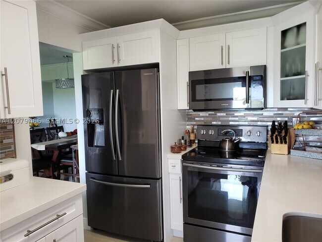 Building Photo - 5800 SW 127th Ave